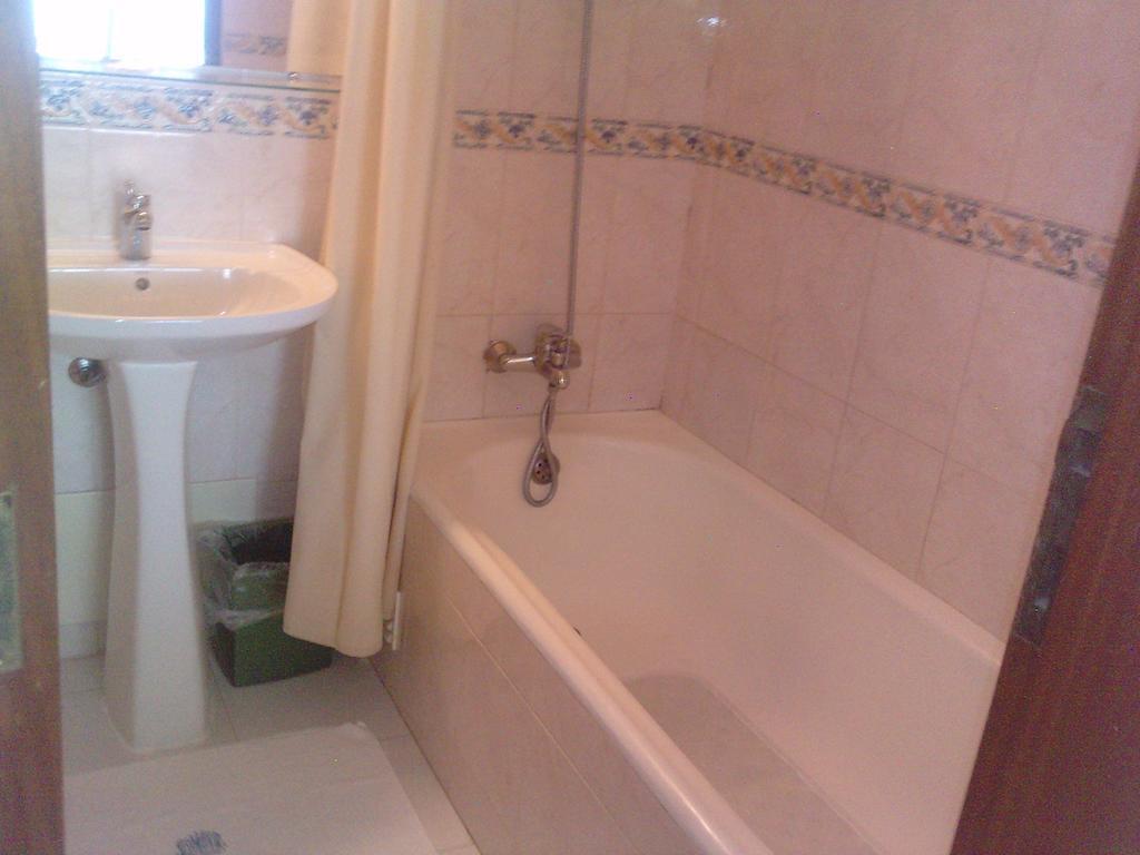 Residencial Nosso Paraiso Bed & Breakfast Quarteira Ruang foto
