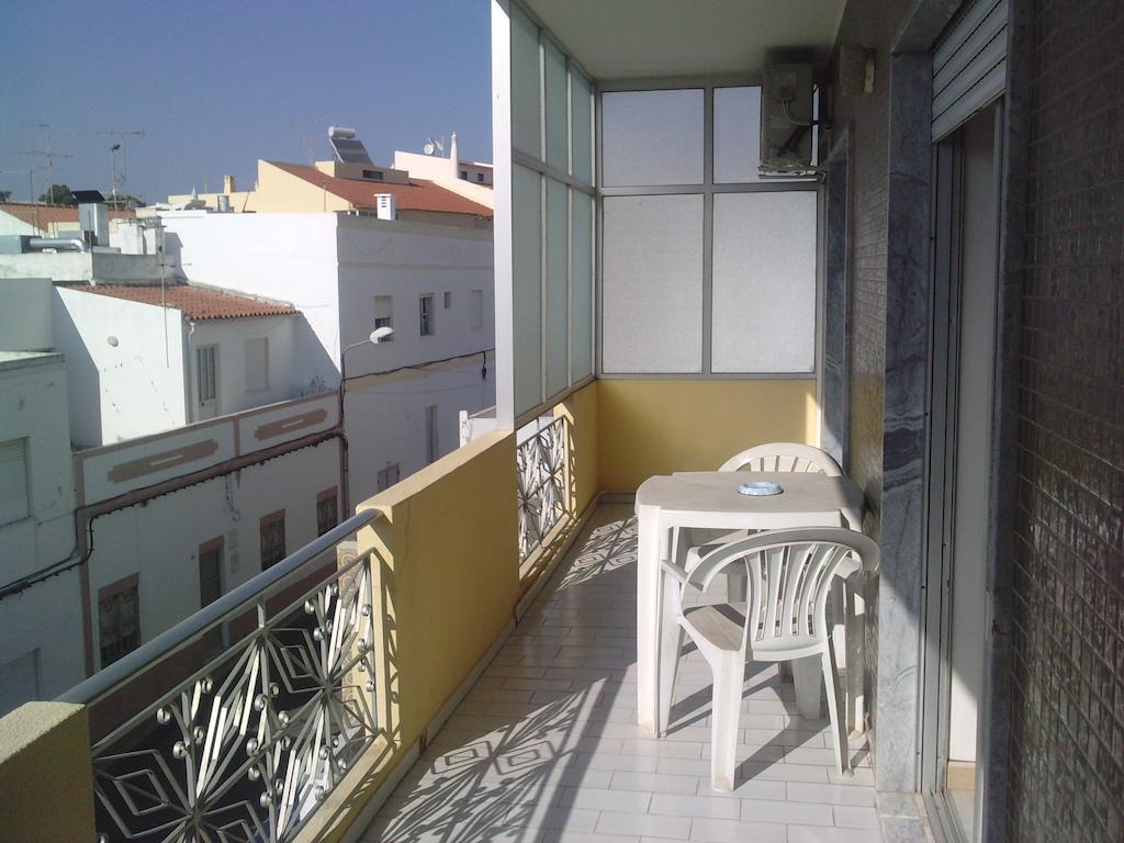 Residencial Nosso Paraiso Bed & Breakfast Quarteira Ruang foto