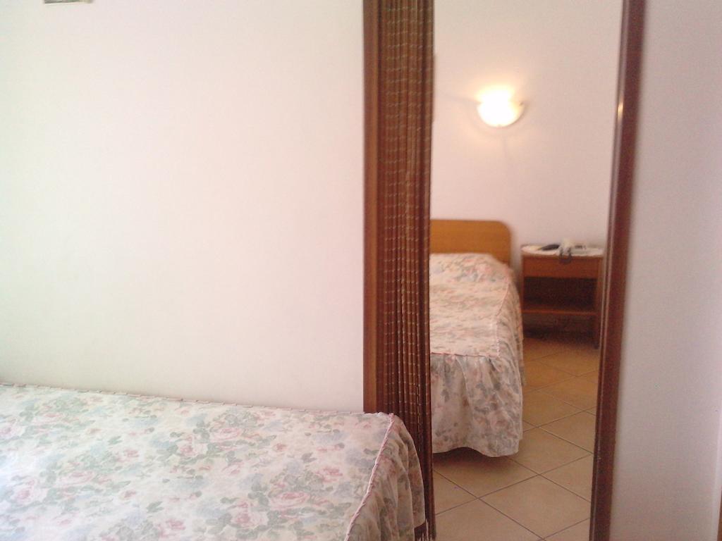 Residencial Nosso Paraiso Bed & Breakfast Quarteira Ruang foto