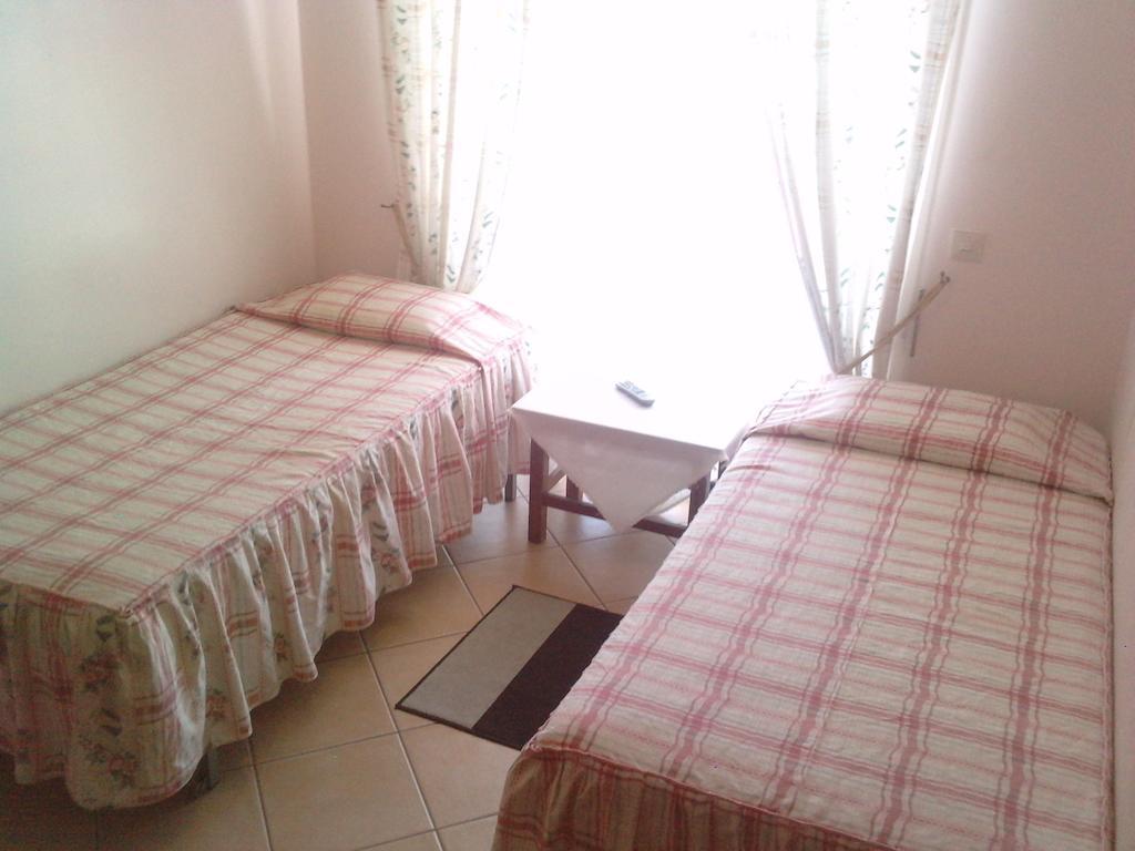 Residencial Nosso Paraiso Bed & Breakfast Quarteira Ruang foto