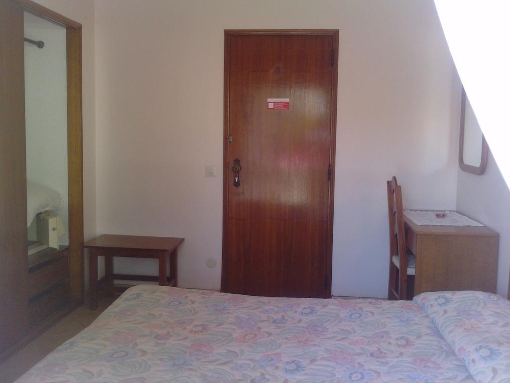 Residencial Nosso Paraiso Bed & Breakfast Quarteira Ruang foto