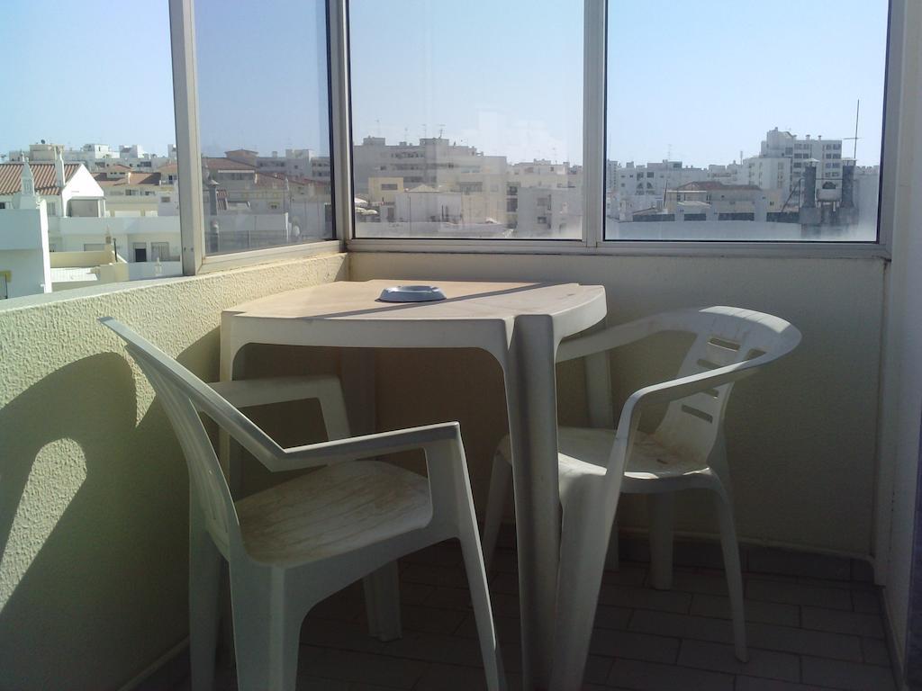 Residencial Nosso Paraiso Bed & Breakfast Quarteira Ruang foto