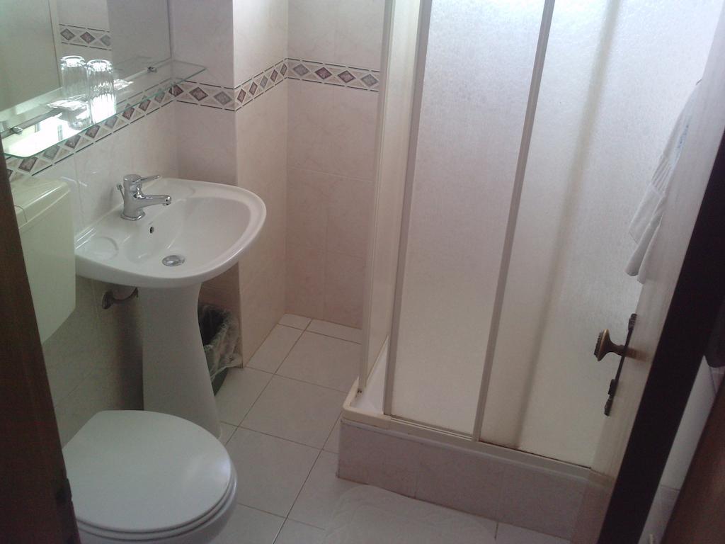 Residencial Nosso Paraiso Bed & Breakfast Quarteira Ruang foto
