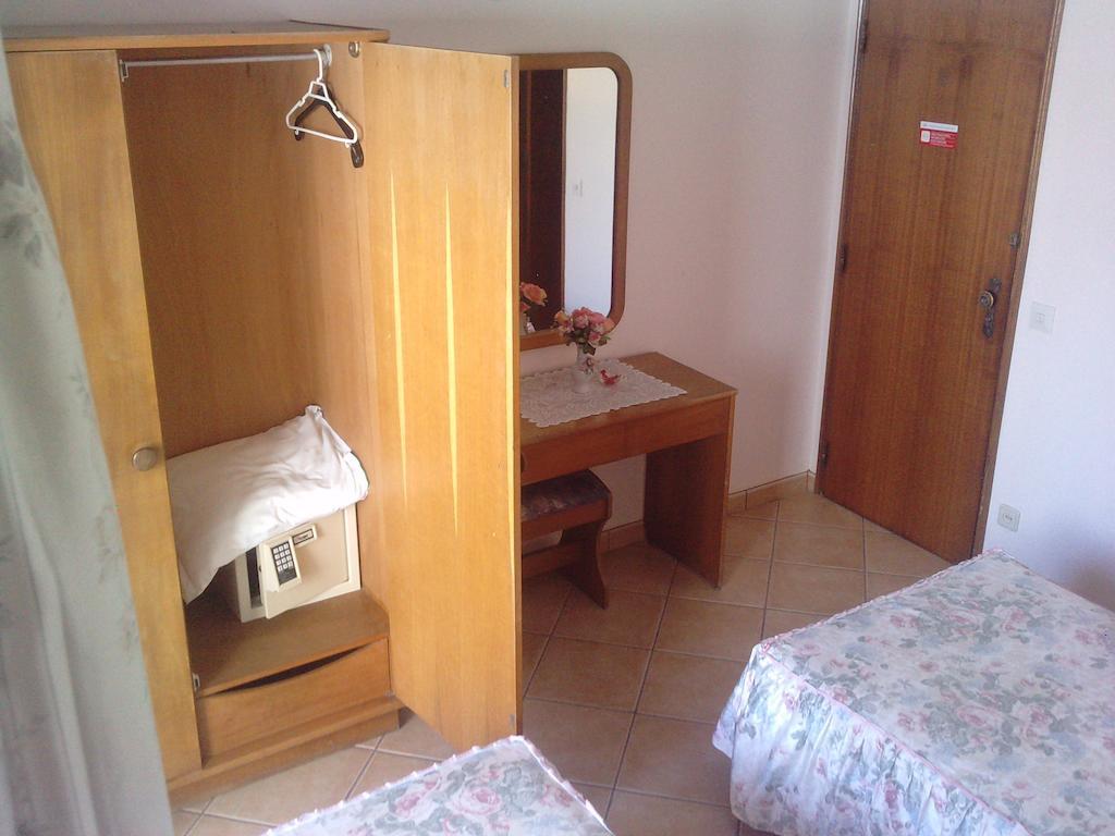 Residencial Nosso Paraiso Bed & Breakfast Quarteira Ruang foto
