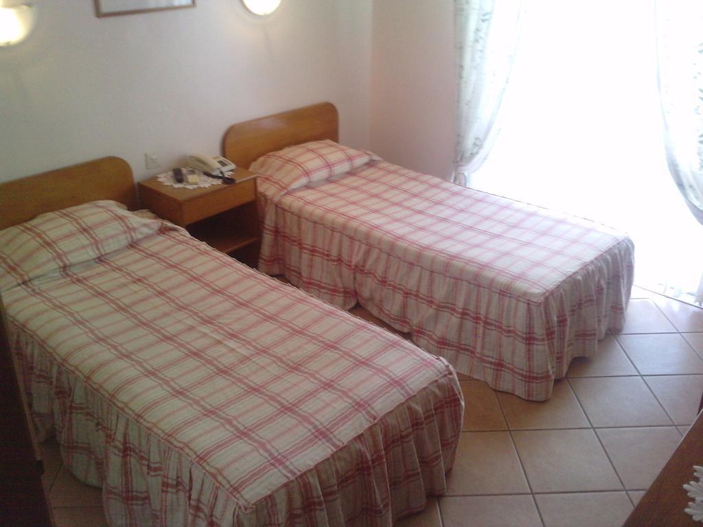 Residencial Nosso Paraiso Bed & Breakfast Quarteira Ruang foto