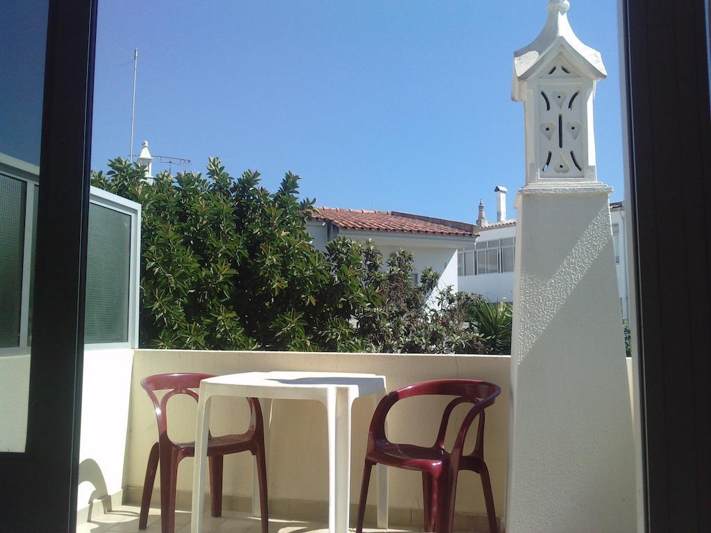 Residencial Nosso Paraiso Bed & Breakfast Quarteira Ruang foto