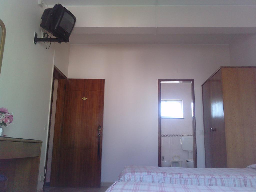 Residencial Nosso Paraiso Bed & Breakfast Quarteira Ruang foto