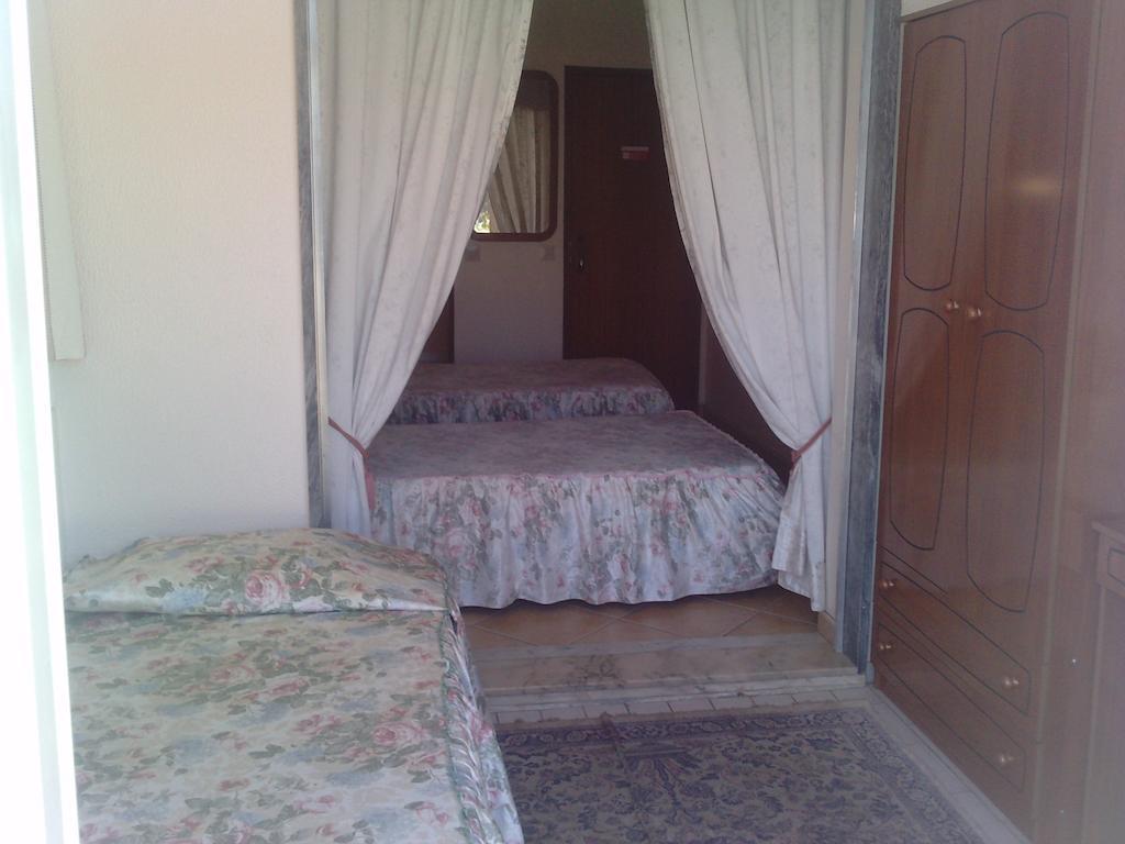 Residencial Nosso Paraiso Bed & Breakfast Quarteira Ruang foto
